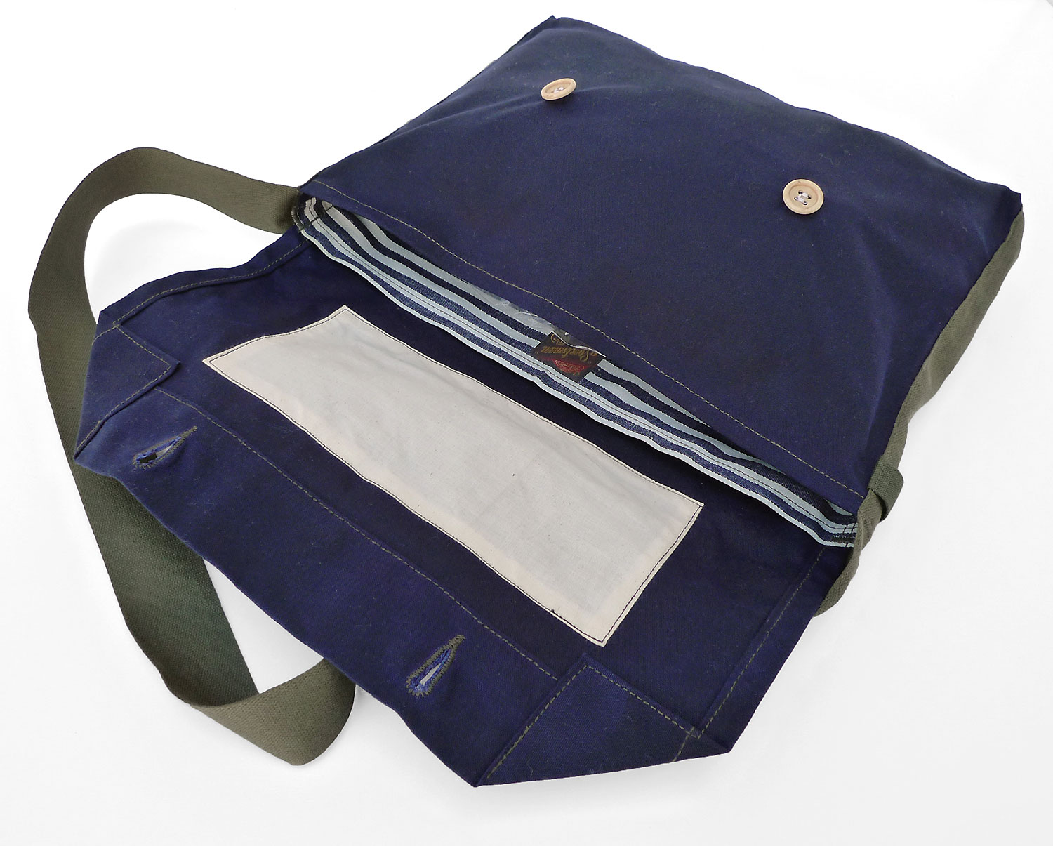 Grey Messenger Bag in Waxed Canvas / Musette With Adjustable Shoulderstrap  UNISEX 